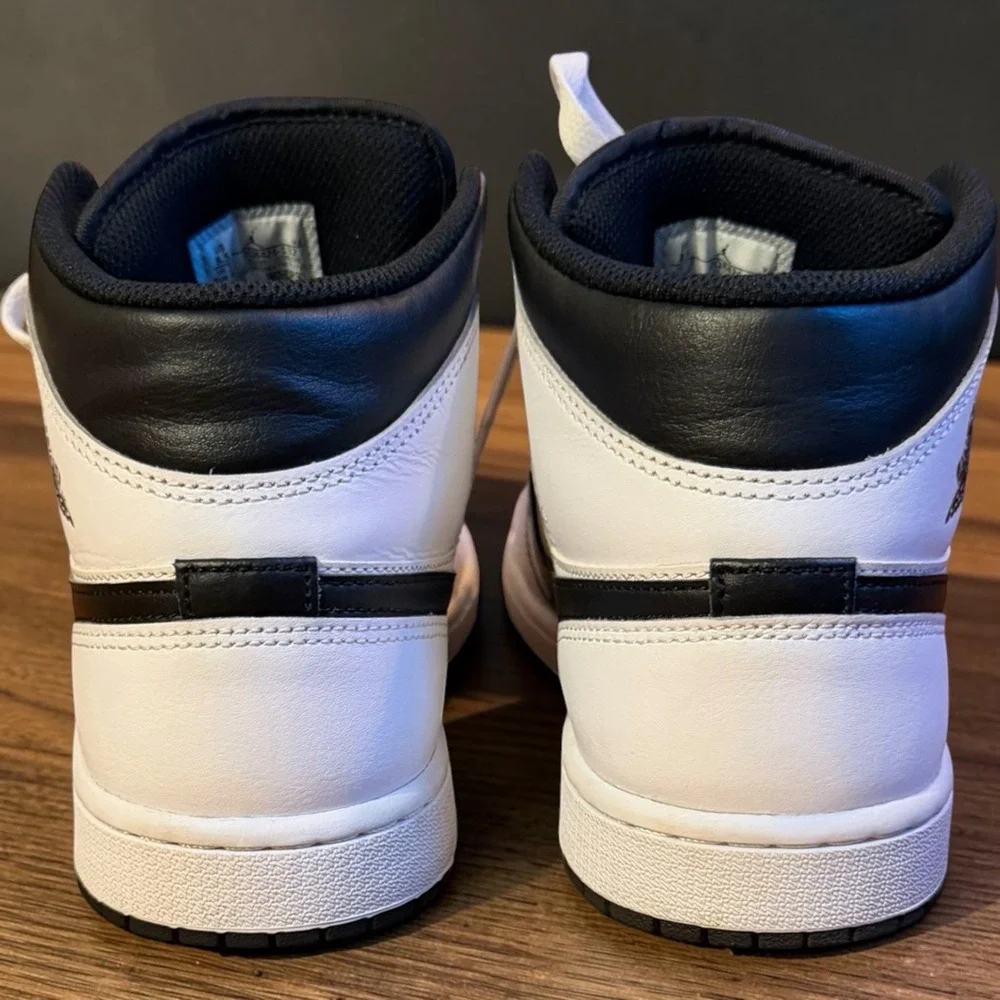 Nike Air Jordan 1 Mid Reverse Panda Mens 8.5 White Black DQ8426-132 Leather